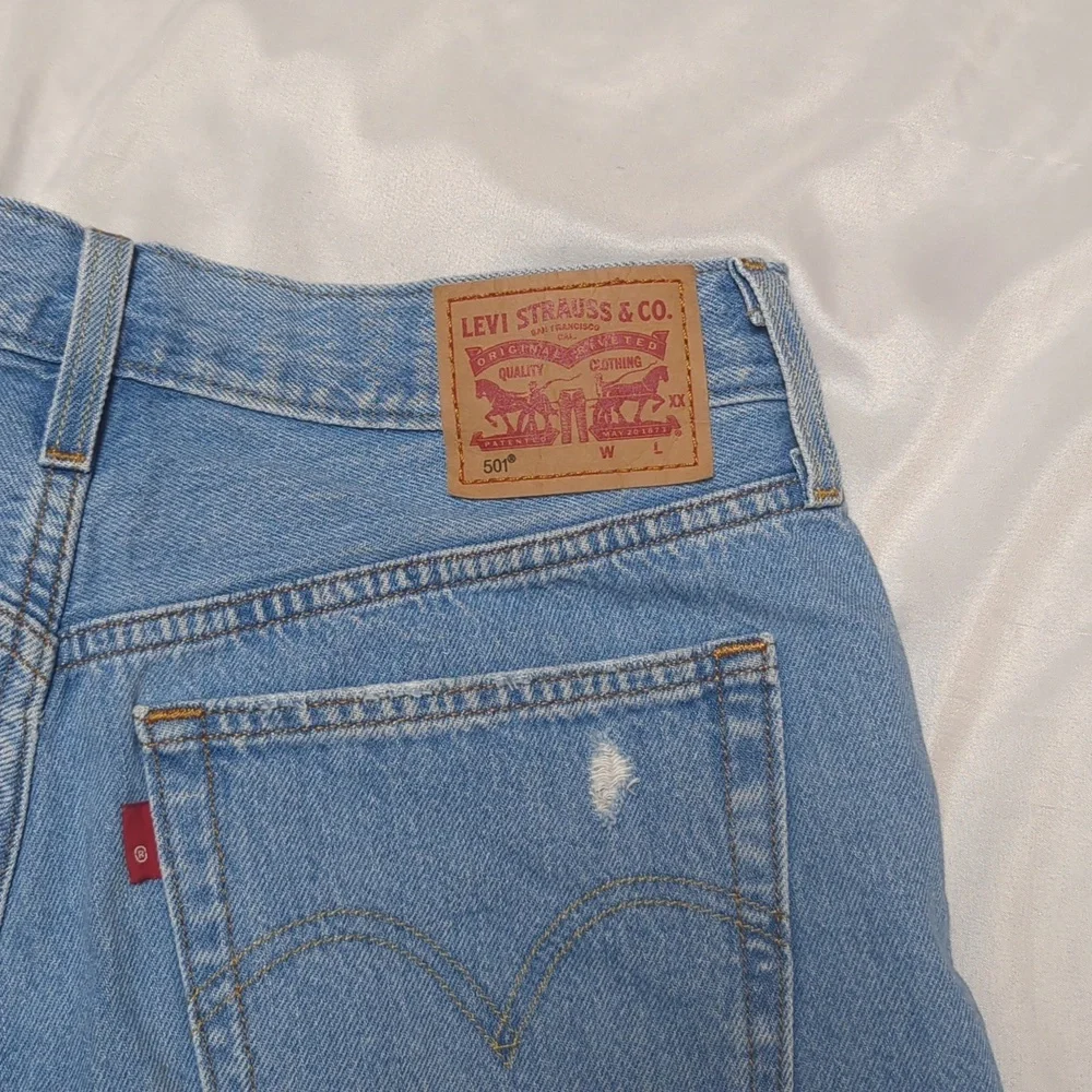 Levi's 501 Classic High Rise Button Fly Cut Off Distressed Shorts Light Wash